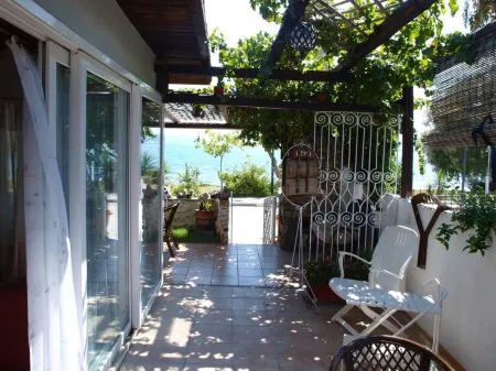 Alonaki Seafront Cottage