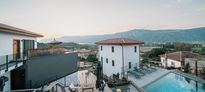 Kikonia Art & Suites Hotéis em Ula