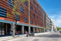 Jam Hotel Lisbon Hotels in Алмада