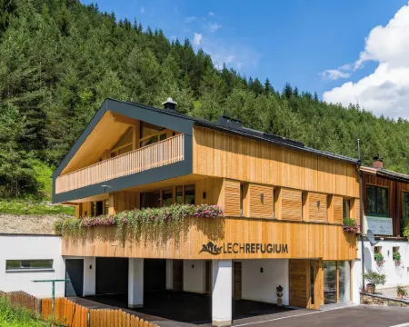 Lechrefugium Ferienwohnungen am Lechweg & Lechradweg Hotels in Steeg