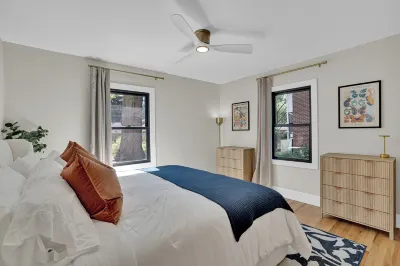 Quintessential 2-bedroom bungalow in the heart of Shandon in Columbia, SC. Hotels near Goodwill