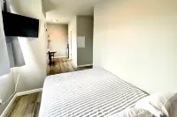 Cozy Micro Suites: Sleeps 2, Minutes to Downtown