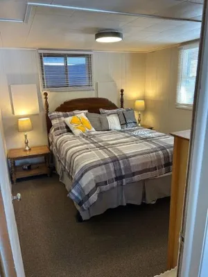 Remodeled pet friendly private home with a/c and wifi