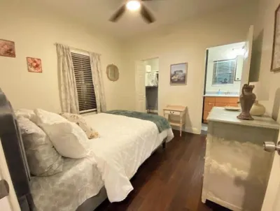 Cozy Retreat + Game Room 2 Blocks from Downtown Hotels near Main Plaza