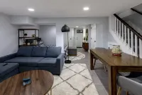 Clean&Cozy English Basement