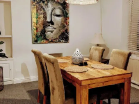 Ty Hiraeth A Charming Stay Steps Away from Caerphilly Castle! Hotels in Caerphilly