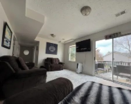 3BDR, 3 Full-Bath house in City, 2 living rooms [3,000 sq. ft.] - Pet Friendly!