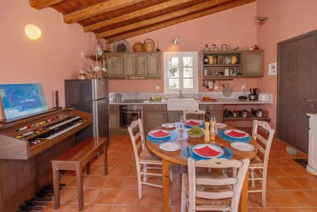 Roxanne’s Olive Grove House