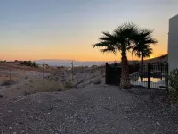 Secluded Oasis, heated pool and spa, RV hook-ups