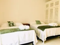 House buganvilias in hotel zone Cancún, with pool