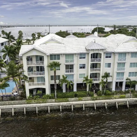 Yacht Club - Pet Friendly - Riverfront - Downtown