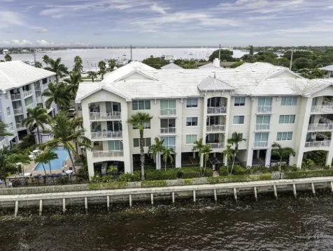 Yacht Club - Pet Friendly - Riverfront - Downtown