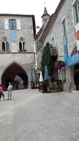 13th Century Townhome Отели в г. Монфланкен