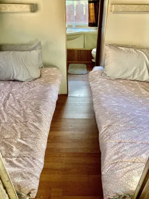 PVP58 Vintage 1977 AirstreamRV — With Private Hot Tub!