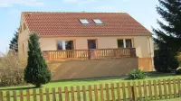 Child-friendly apartment with terrace, 800m to the beach Hotels near Naturstrand Gross Schwansee bei Kalkhorst