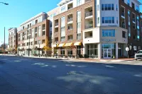 Main level 1 bedroom condo within walking distance to Village District!