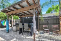 NEW: Poolside Palms Paradise Retreat!