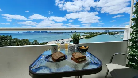 Bayfront  apartment with Breathtaking views.   1 bdr w/ balcony . Free Parking