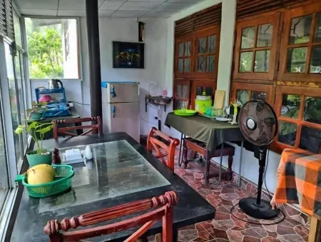 Dickwella Green Villa--Three-Bedroom Villa Отели в г. Диквелла