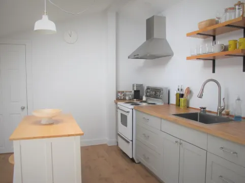 Bright Studio Loft Near Secret Beach in Gibsons