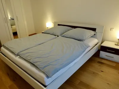 Schöne 2 Zimmer Ferienwohnung mit 70 m² in Kressbronn in Guter Lage Hotels near Naschgarten am Bauernpfad Kressbro N