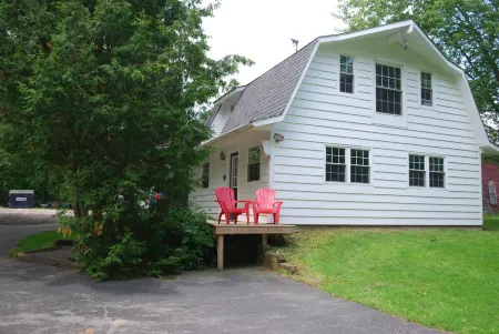 Carriage House - Just Renovated Отели в г. Чази