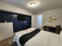 Experience the Difference Best Cozy Studio in Town! Parking/Washer/Dryer onsite.