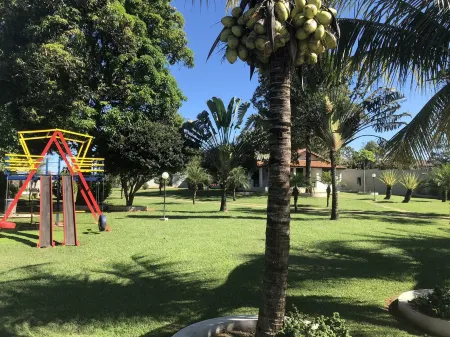 CHACARA ZANCHETTA HEATED SWIMMING POOL BEACH TENNIS WOOD-BURNING FIREPLACE AND ECOLOGY Отели рядом с достопримечательностью «Adra Araujo»