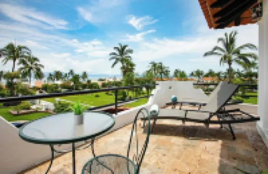 La Puntilla, Luxury 3-Bedroom, 3-Bath Home with Heated Pool in Gated Community