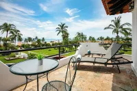 La Puntilla, Luxury 3-bedroom, 3-bath home with private pool in Gated Beachfront Hotels in La Cruz de Huanacaxtle