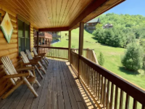 Misty Mountain Cabin w/ gorgeous views
