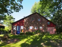 Cozy house right on the dike - with a large, dreamy apple orchard