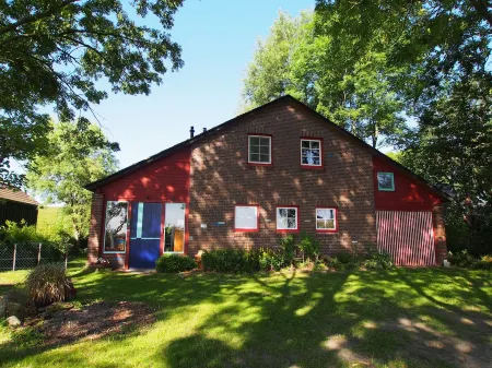 Cozy house right on the dike - with a large, dreamy apple orchard Отели в г. Кольмар