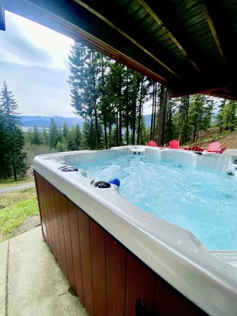 Red Fox Luxury Lodge - Gorgeous Views of Lake Cle Elum - Hot Tub - Game Room