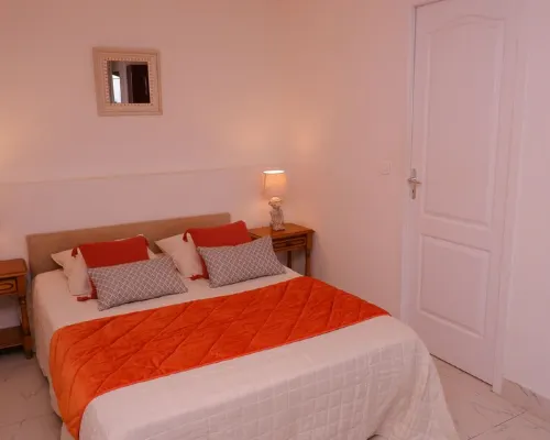 Nice studio, spacious, air-conditioned, near village, sea view in small residence. Hotels in Cargèse