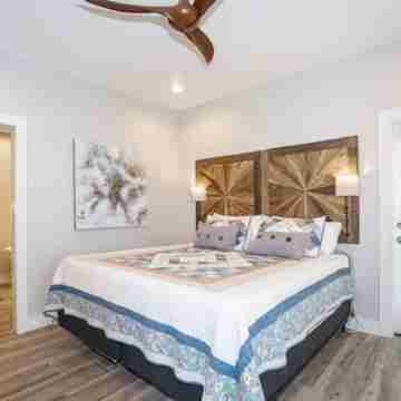 Destin Beach House for 28! Heated pool, grill and walking distance to the beach Rooms