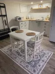 Gertie's Nook: Charming Private Studio Space close to everything!