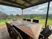 Cozy comfort, spectacular view, central South Gippsland location!! Sleeps 12! Hotels in Leongatha