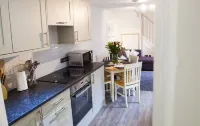 Malt Cottage - Luxury 2 Bedroom, Pet friendly cottage in old town Padstow