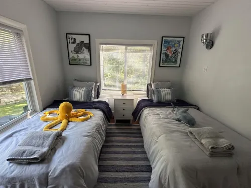 Secluded Cottage, West Tisbury, Lambert's Cove Beach Access Hotels in West Tisbury