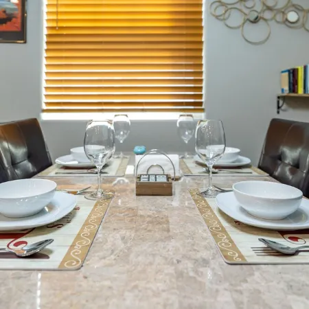 Luxurious AC Home Near Heart of Downtown, NAU, Snowbowl, Historic Route 66