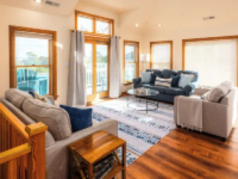 Salty Paws. Pet Friendly. Minutes to Beach. Horizon Ocean Views. Hotels in Corolla