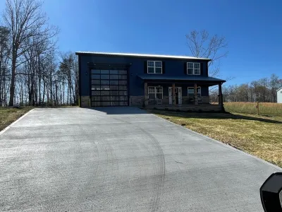 Beautiful NEW 4br 3 ba Barndaminium on Lake Cumberland Hotels near Lake Cumberland State Resort Park