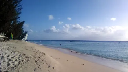 NO. 2 Porters Court, 4 mins away from the beautiful sandy beaches. Отели в г. Портерс