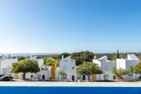 Nice holiday house with pool and sea view