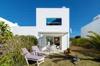 Nice holiday house with pool and sea view Hotels near Praia da Senhora da Rocha