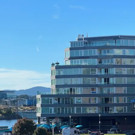 Spectacular Waterfront Executive Suite!