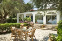 Prestige Collection | BARBATI | Beach Front Corfiot Villa & Large Private Pool Hotel a Mparmpati