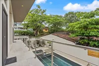 Charming 4-bedroom house with Private pool, Walking distance to the beach.