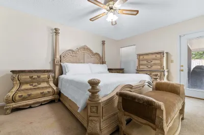 Luxury 4bd Home - 8 min to Beach & Universities Hotels near Ribault Club